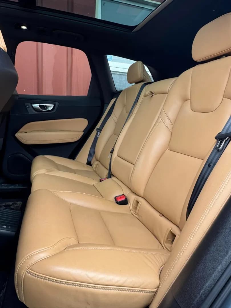 2022 VOLVO XC60 - Image 3